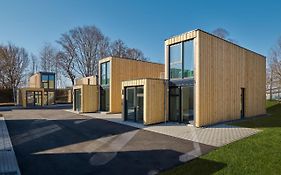 Modern ausgebauter Überseecontainer als Tiny House