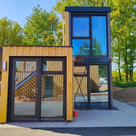 Modern ausgebauter Überseecontainer als Tiny House Wertheim Exterior foto